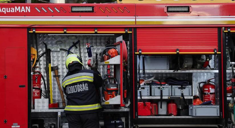 Borzalmas dolog történt az éjjel, több száz négyzetméteren csaptak fel a lángok Magyarországon