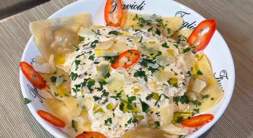 Krémes póréhagymás-sonkás tészta: 15 perc alatt az asztalon!