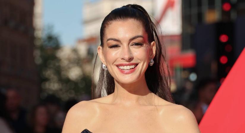 Anne Hathaway „ingyenes arcfelvarrása” tarol a neten – de a szakértők szerint nem veszélytelen
