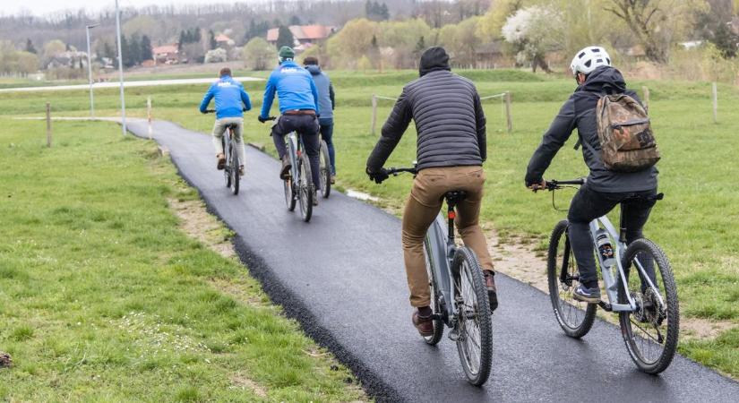 Új bringás korszak a Balaton-felvidéken: 70 kilométerrel bővült a BalatonBike365 hálózata