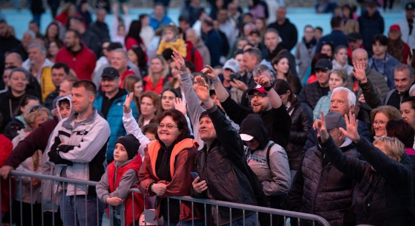 Óriási bulival indította a strandszezont Hajdúszoboszló – fotókkal
