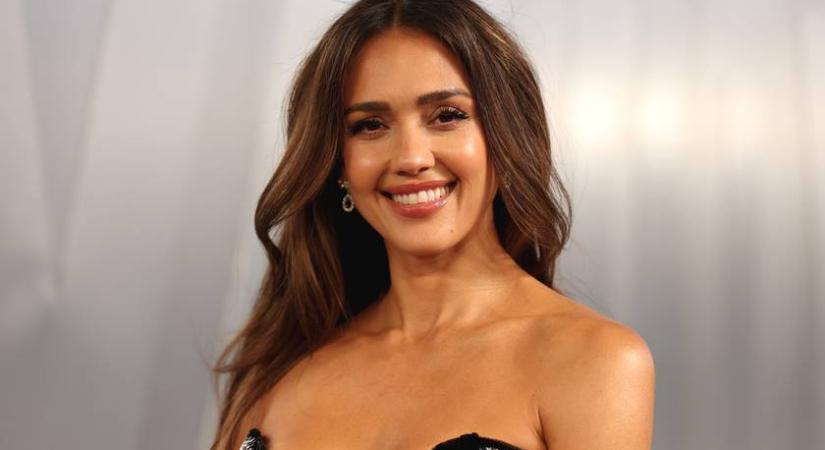 Jessica Alba 17 éves lánya pont olyan meseszép, mint az anyja: Honor magas tini a friss fotón