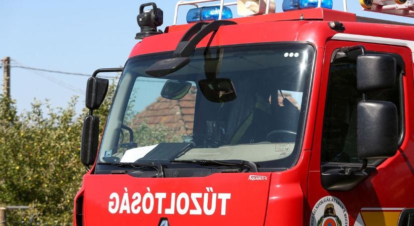 Egy üzem húsz köbméteres porkamrájában csaptak fel a lángok