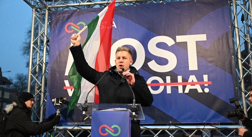 Összesen 4 (vagy 5, ahogy vesszük) himnusz hangzik el a parlament alakuló ülésén, köztük az európai uniós és a cigány is