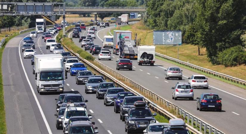 Megtelt az M7-es, megint hatalmas a torlódás a Balaton felé