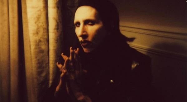 Drogfüggőségről szóló dalban működött közre Marilyn Manson: 'Drugs Like You'