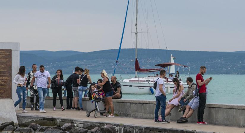 Olcsóbb lehet itthon nyaralni, az emelkedő üzemanyagárak a belföldi turizmusnak kedvezhetnek