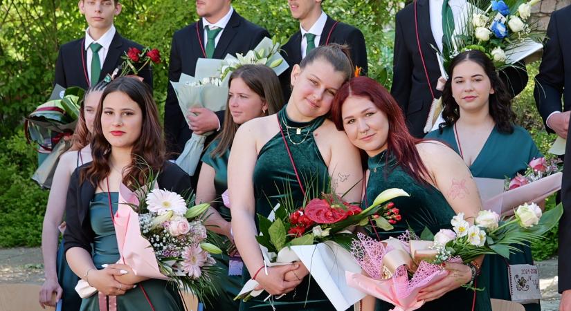 Elbúcsúztak a sulitól a Gregus végzősei