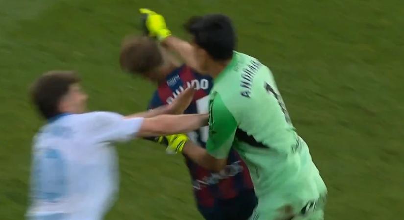 TOP 5: Teljes káosz a spanyol derbin: a kiállított kapus „kiütötte” a Huesca játékosát – videóval