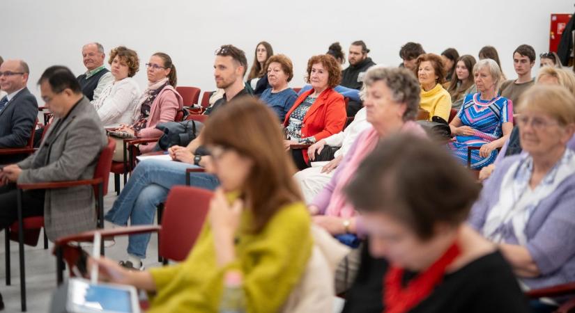 "A nyugati média démonizálja Kínát és minden országot, aki jó kapcsolatot ápol velük"