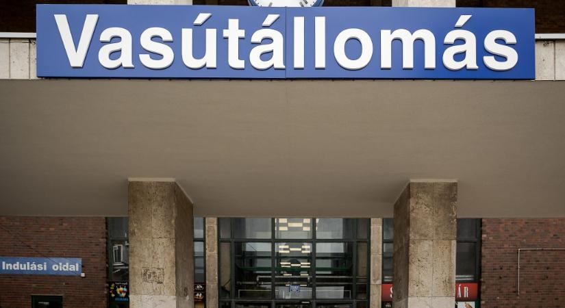 Vitézy: Lázár a leköszönése előtt újabb két vasútfejlesztés tenderét vonta vissza