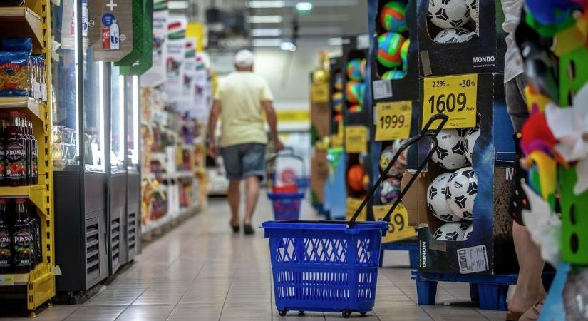 Kiborult a panaszos vödör Mezőkövesden: üzent a nagyáruház a vásárlóknak a veszélyes helyzet miatt