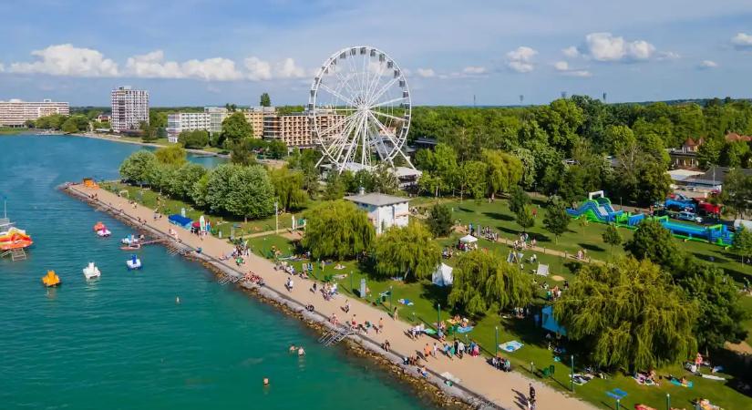 Sokkoló látvány Siófokon: Kiszáradt a meder, megdöbbentő fotó terjed a Balaton állapotáról