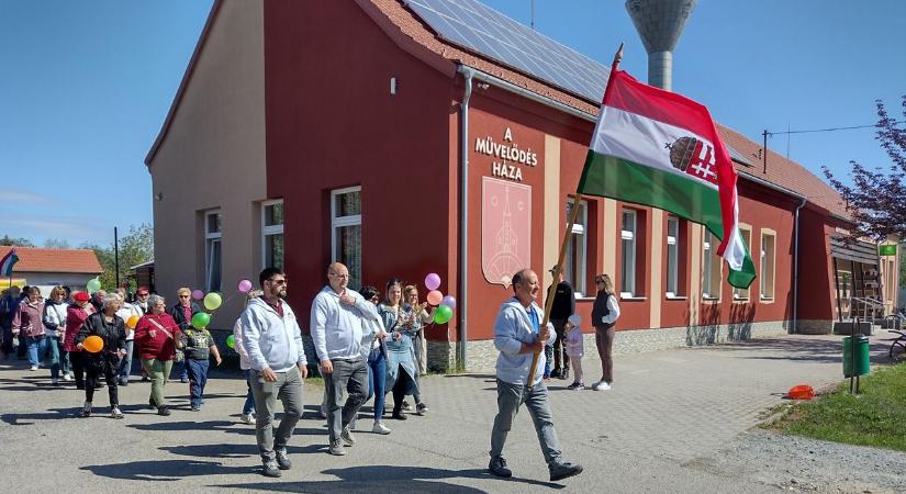 Retró felvonulás és közösségi élmények a vépi majálison