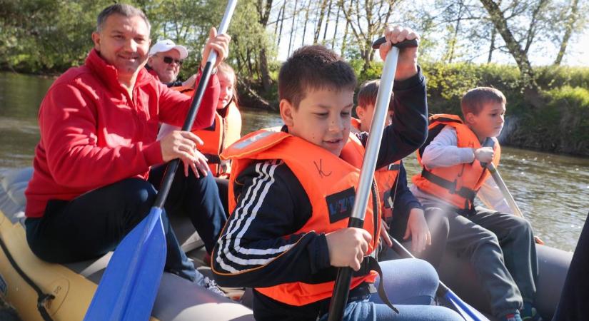 Háromszázan szálltak vízre a szezonnyitó evezésen – fotók!