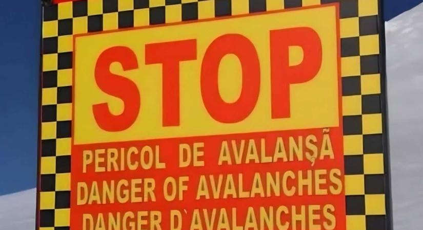 Lavina a Bucsecs-hegységben: legalább egy sízőt maga alá temetett a hó
