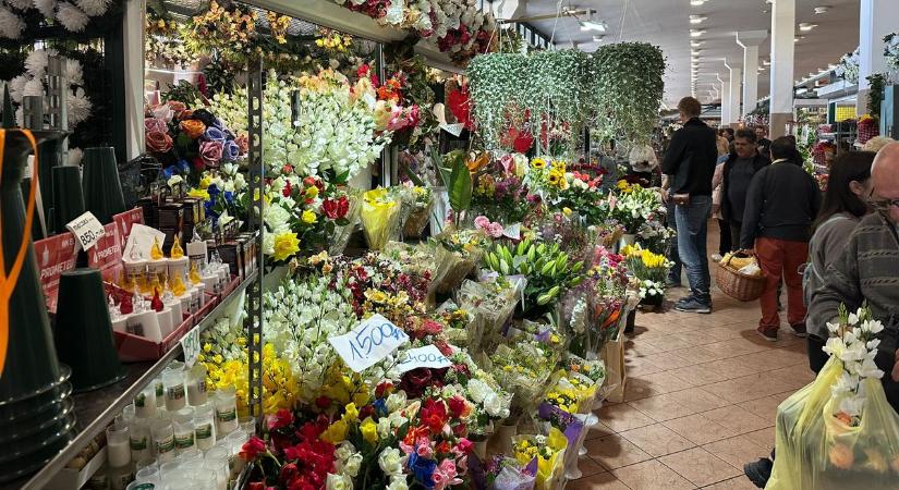Megrohamozták a virágárusokat Székesfehérváron – ezt keresik most a legtöbben