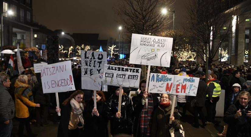 Tarr Zoltánnak mélyre kell ásnia, hogy átlássa, milyen mélységekbe vitte a kulturális területet 16 év – Programok május 15-ig
