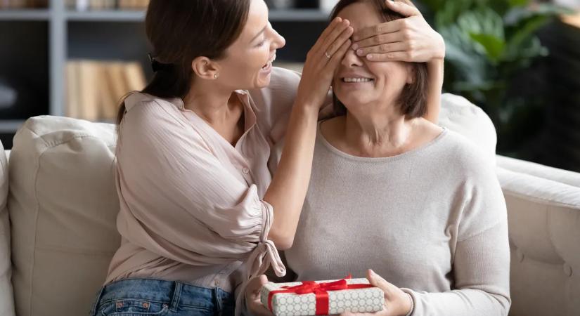 Lepjük meg az édesanyánkat! – Anyák napi ajándékok a virágon túl