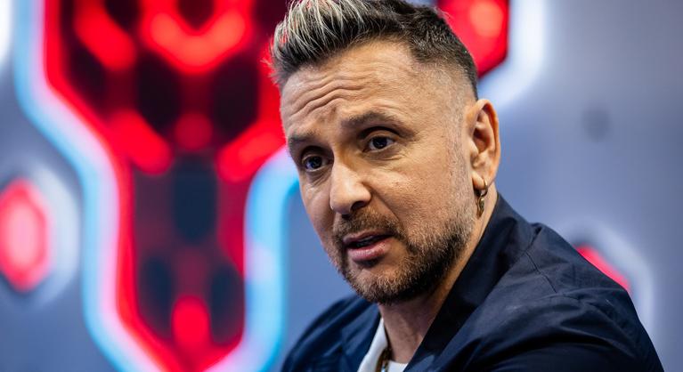 Majka: Együtt fullad meg a pénzben a sok s**gnyaló, akik playbackről énekeltek a pártrendezvényeken