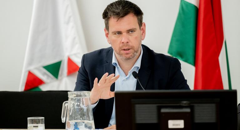 Vitézy Dávid szerint Lázár János döntése miatt 280 milliárd forintos uniós forrást bukhat Magyarország