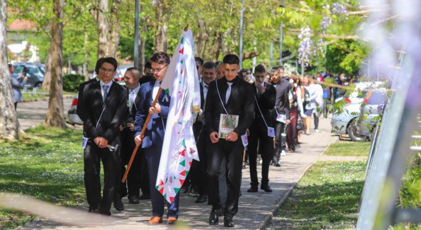 Utoljára csengettek ki a NASZI végzőseinek