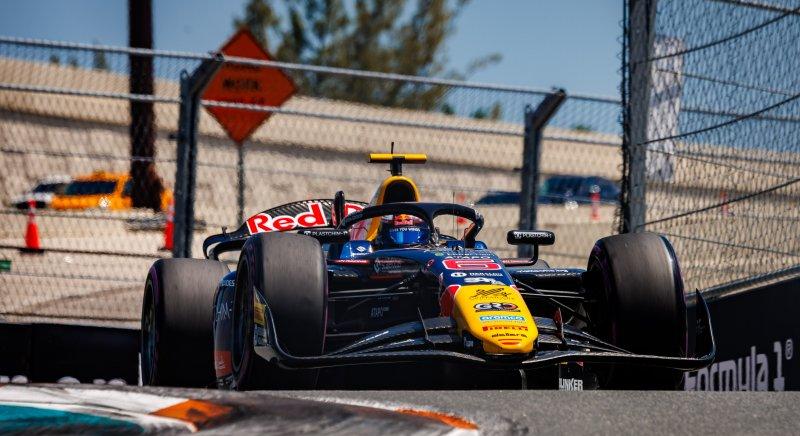 Hatalmas küzdelem után Tsolové az F2 sprintfutama