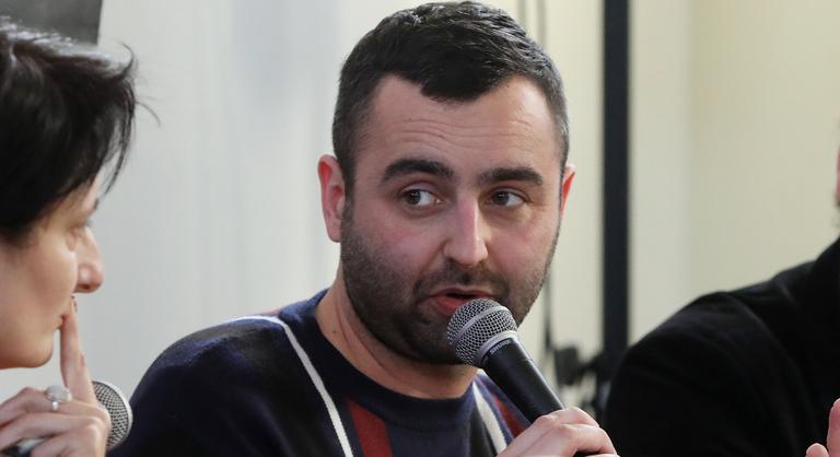 Elmegyógyintézetbe vitték a 24.hu főszerkesztőjét bántalmazó férfit