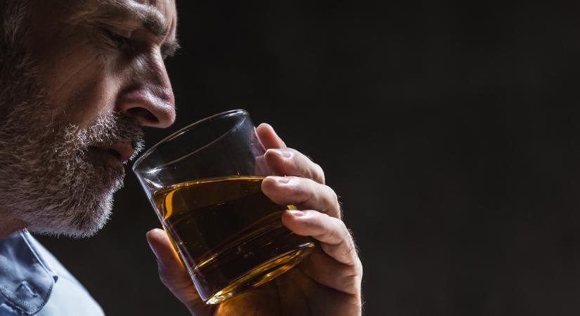 Ezek a jelek árulják el, ha egy szeretted zugivó – vedd komolyan a jeleket!