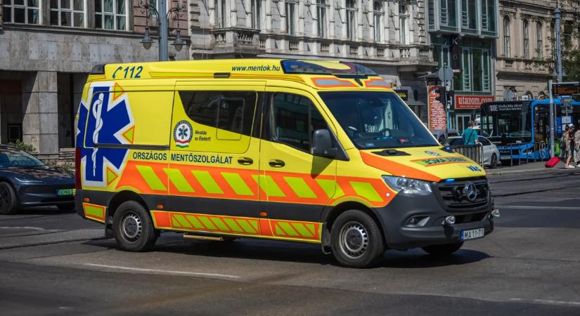 Teljes sokk Kőbánya-Kispesten: busz gázolt el egy embert, mentők és tűzoltók mindenütt