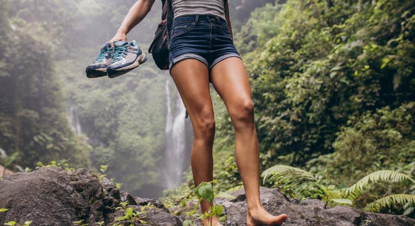 Meztelen talpak, teljes szabadság – kutatók szerint ezért kell kipróbálnod neked is a barefoot túrázást