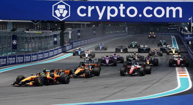Az élről rajtolva Lando Norris magabiztosan megnyerte a Miami Nagydíj sprintfutamát