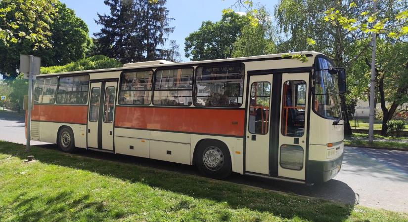 Felültél volna rá? Retro Ikarus hódította meg a majálist Zalaszentgróton (videó)