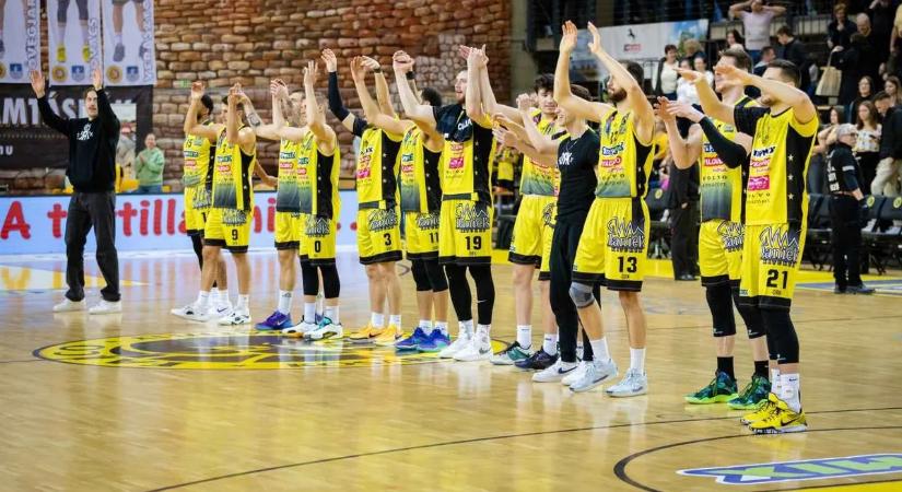 A Szolnok és a Szombathely is hazai pályán nyert a férfi kosárlabda elődöntőiben