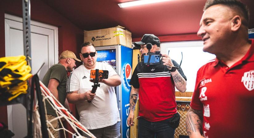 „Klopp, Guardiola, Arne Slot — kit érdekel, hát most találkoztam Konczvald Istvánnal b*meg.”– Ledöbbent a Trollfoci stábja a parasznyai látványtól - fotókkal, videóval!