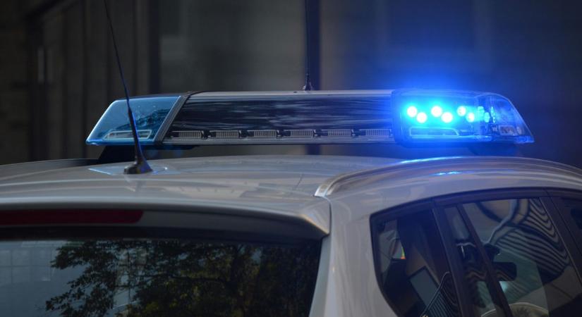 Fának csapódott egy autó 3823-as úton