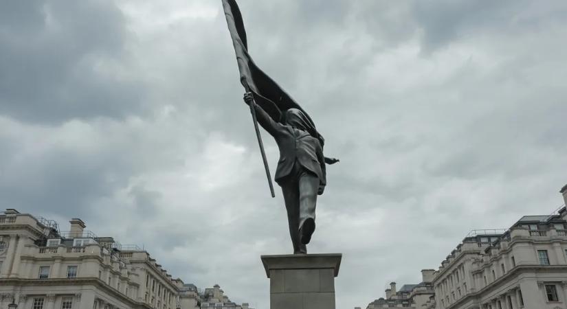 Új Banksy-szobor bukkant fel London belvárosában