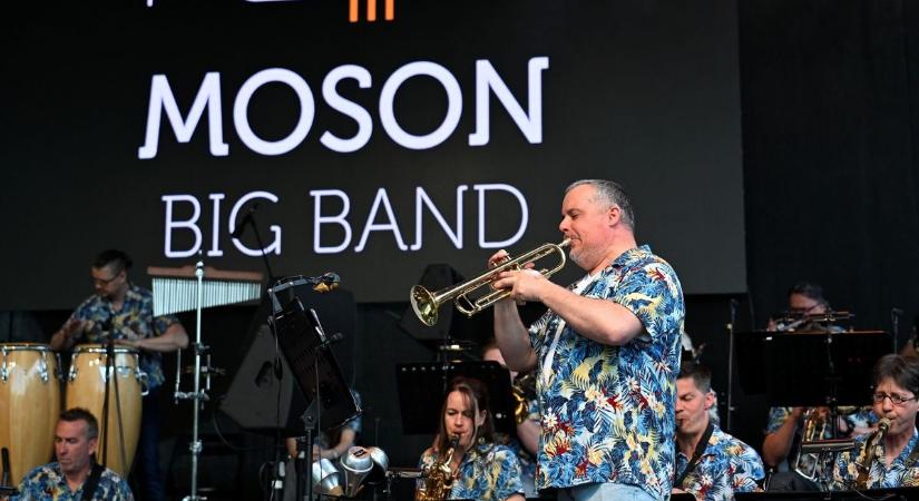 A Moson Big Band is koncertezett a Wittmann parkban - fotók