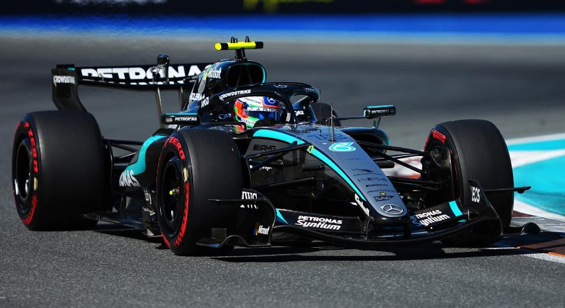 Újabb csavar az F1-ben, megint a Mercedes az élen