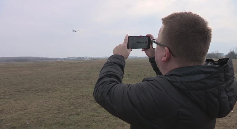 Van, aki éveket vár egy fotóra – ilyen a repülőspotterek világa