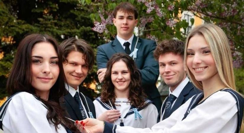 Bemutatjuk Vas vármegye végzős diákjait és osztályait - giga képgaléria