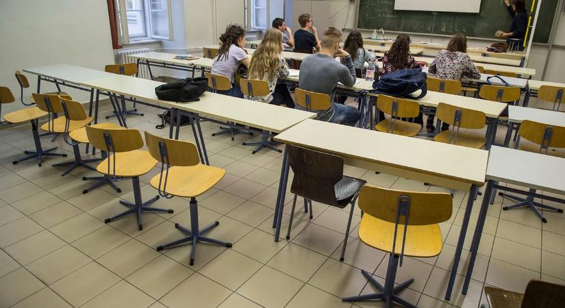 Fűtetlen tantermek, kevés iskolapszichológus, fekete lakáspiac – diákok gyűjtötték javaslatcsomagba a fiatalok problémáit