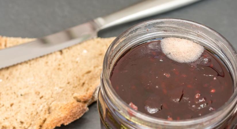 Ha penészes a lekvár, leszeded róla és megeszed?