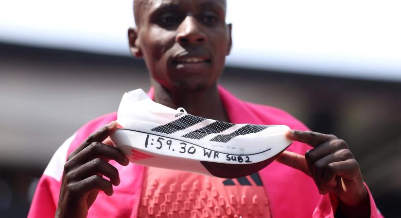 Ebben az Adidas cipőben sikerült 1 óra 59 perc 30 mp alatt lefutni a maratont