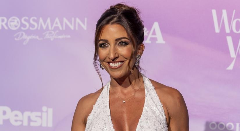 Rubint Réka megmutatta, hol tart most a haja növekedése: ilyen színben nő vissza - fotó