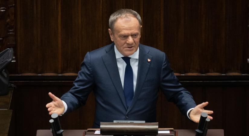 Donald Tusk szerint szétesőben van a NATO, és ez Európa biztonságát fenyegeti