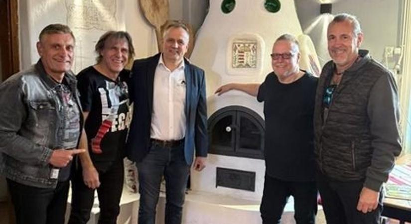 Szem nem maradt szárazon a hajdúsági étteremben, a paródia császárai érkeztek - fotóval!