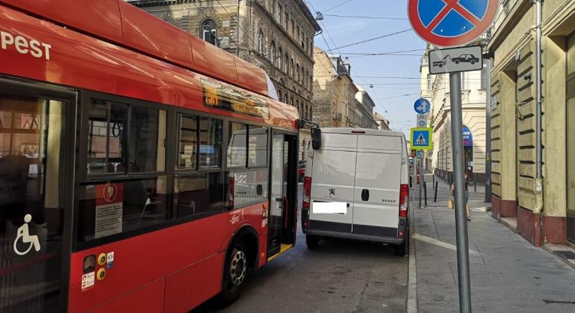 Közleményt adott ki az ügyészség a 24.hu főszerkesztőjét ért támadás miatt