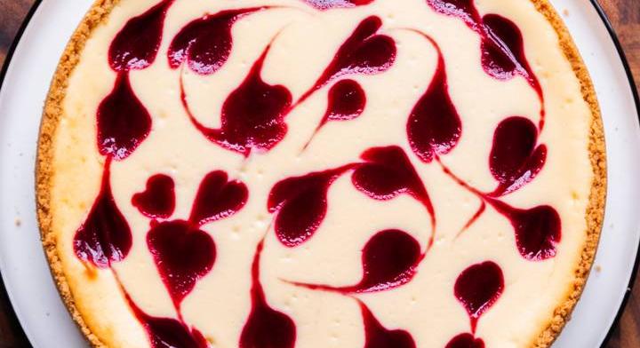 Selymes sajttorta friss málnával: így lesz tökéletes a krémes desszert