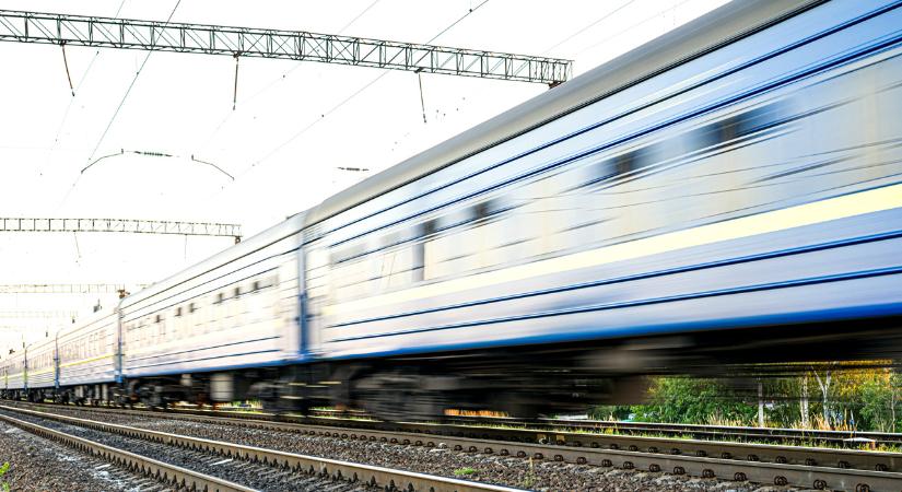 Íme a MÁV étkezőkocsik árlapja: ennyibe kerül idén az étel-ital a Balaton InterCity-vonaton